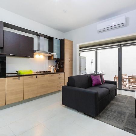 Centre Paceville Apt With Terrace, Bbq & Wifi By 360 Estates Saint Julian's Bagian luar foto