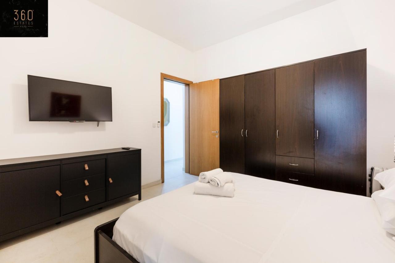 Centre Paceville Apt With Terrace, Bbq & Wifi By 360 Estates Saint Julian's Bagian luar foto