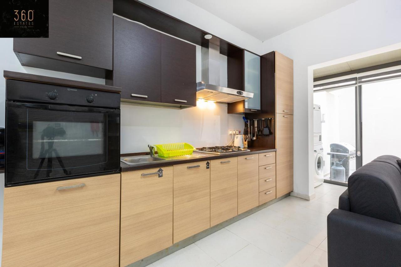 Centre Paceville Apt With Terrace, Bbq & Wifi By 360 Estates Saint Julian's Bagian luar foto