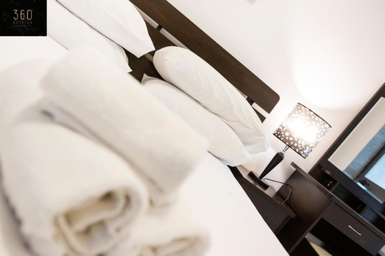 Centre Paceville Apt With Terrace, Bbq & Wifi By 360 Estates Saint Julian's Bagian luar foto