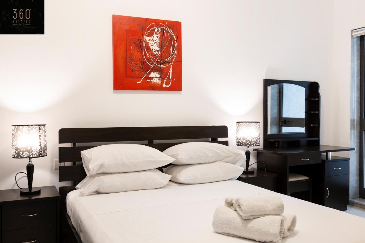 Centre Paceville Apt With Terrace, Bbq & Wifi By 360 Estates Saint Julian's Bagian luar foto