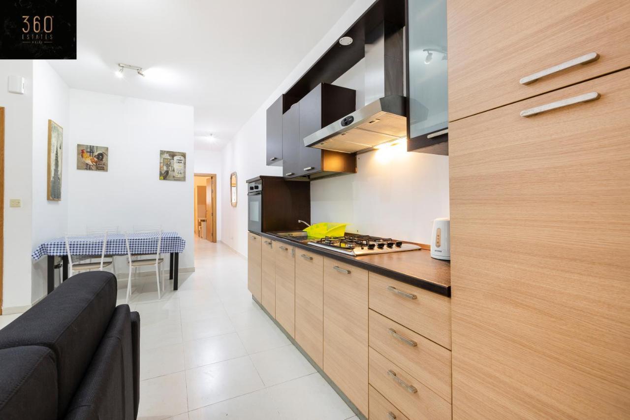 Centre Paceville Apt With Terrace, Bbq & Wifi By 360 Estates Saint Julian's Bagian luar foto