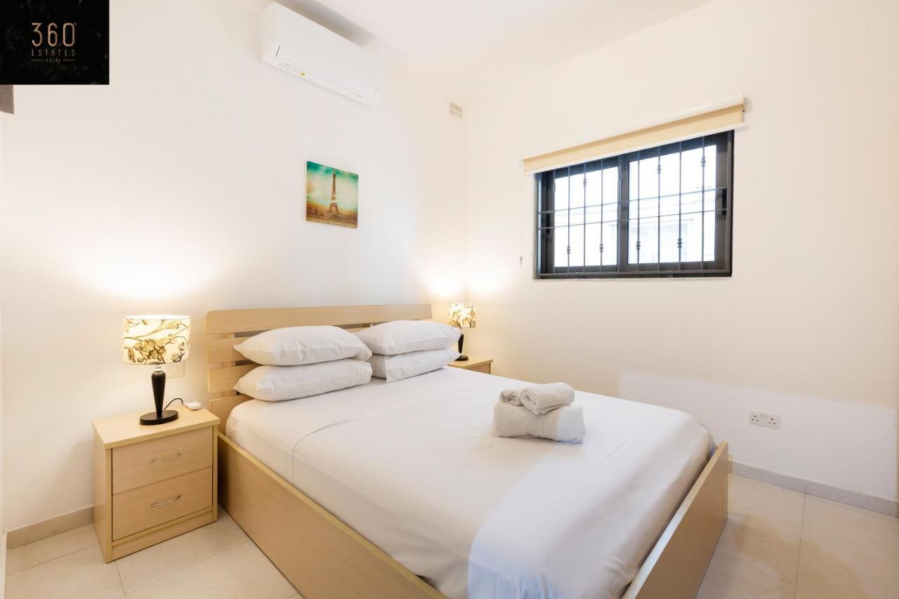 Centre Paceville Apt With Terrace, Bbq & Wifi By 360 Estates Saint Julian's Bagian luar foto