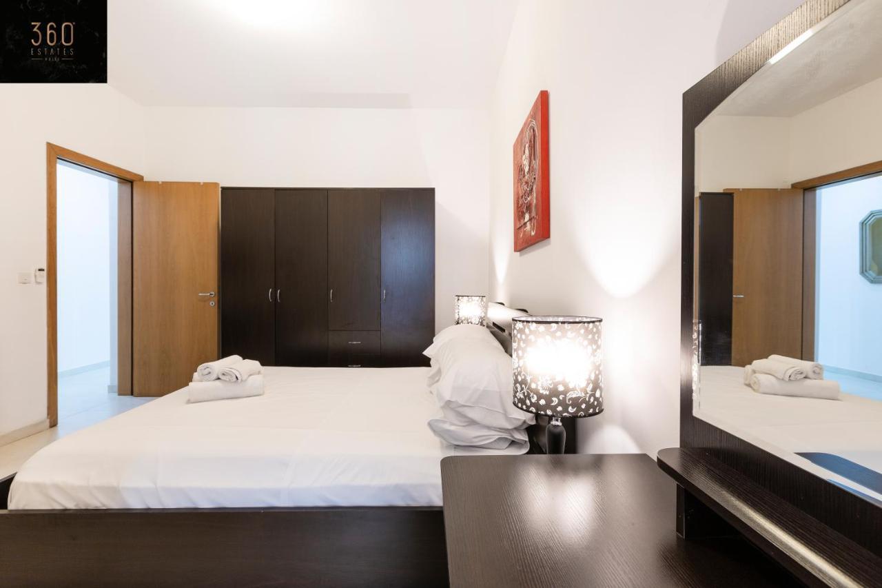 Centre Paceville Apt With Terrace, Bbq & Wifi By 360 Estates Saint Julian's Bagian luar foto