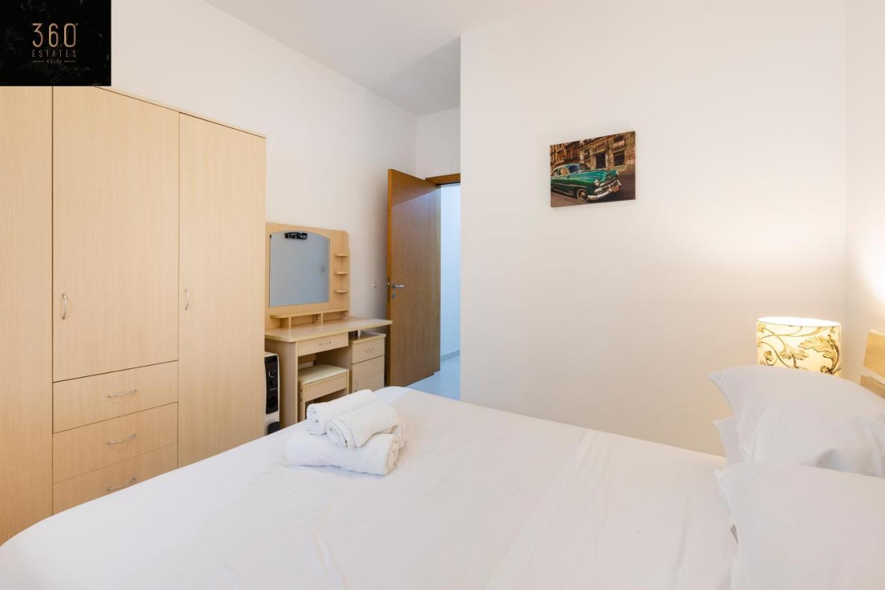 Centre Paceville Apt With Terrace, Bbq & Wifi By 360 Estates Saint Julian's Bagian luar foto