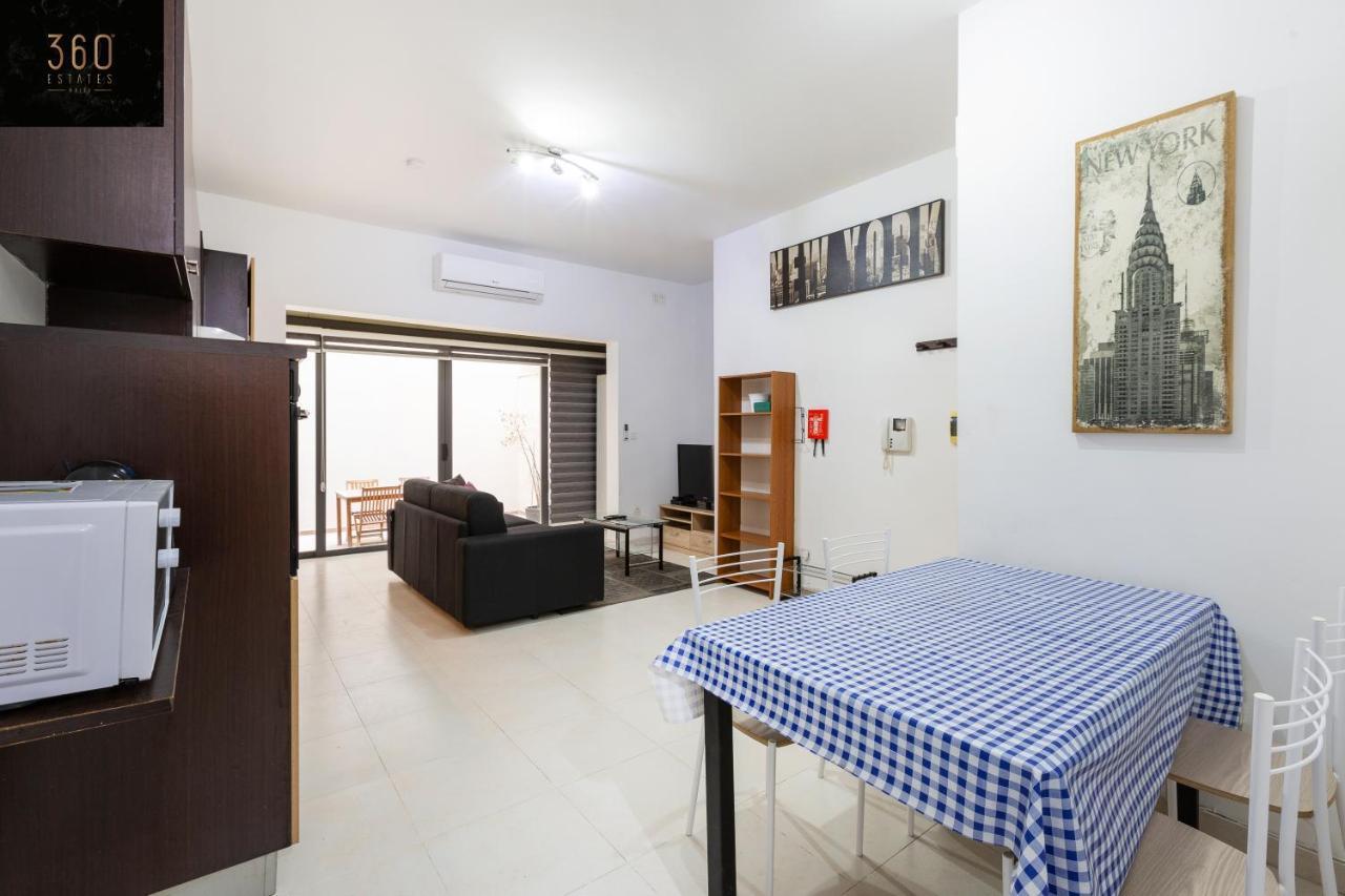 Centre Paceville Apt With Terrace, Bbq & Wifi By 360 Estates Saint Julian's Bagian luar foto